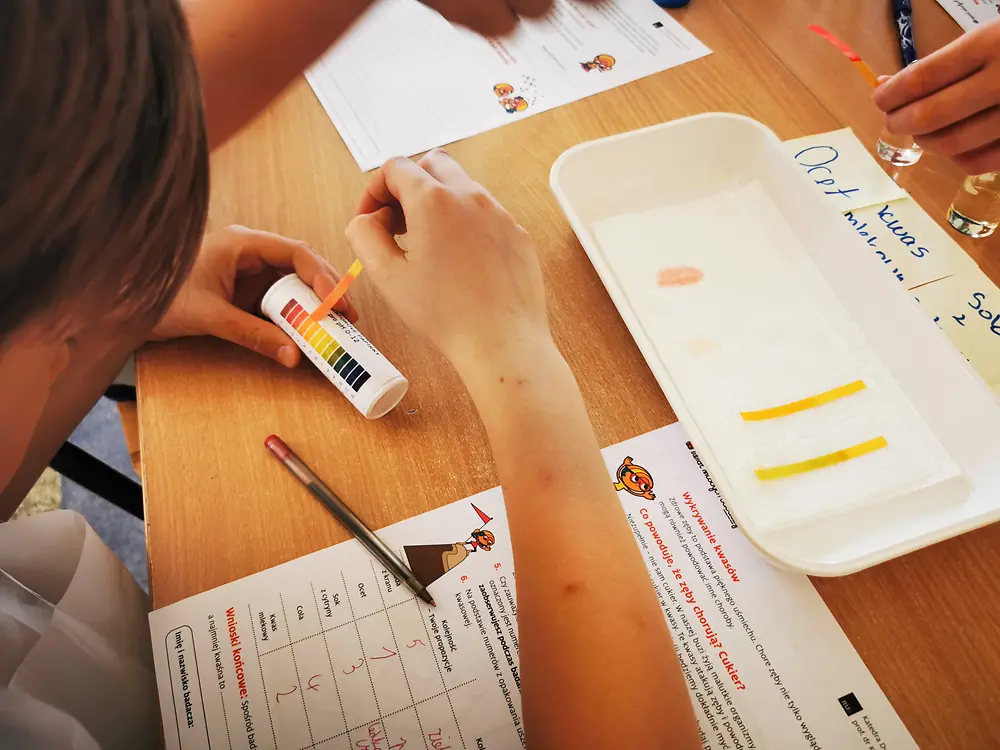 Henkel Polska ponownie zawitał z programem Świat Młodych Badaczy do szkół w Raciborzu i okolicznych miejscowościach