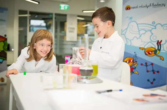 Henkel podsumowuje IX edycję programu „Świat Młodych Badaczy” i proponuje inspiracje na jesienne wieczory z nauką