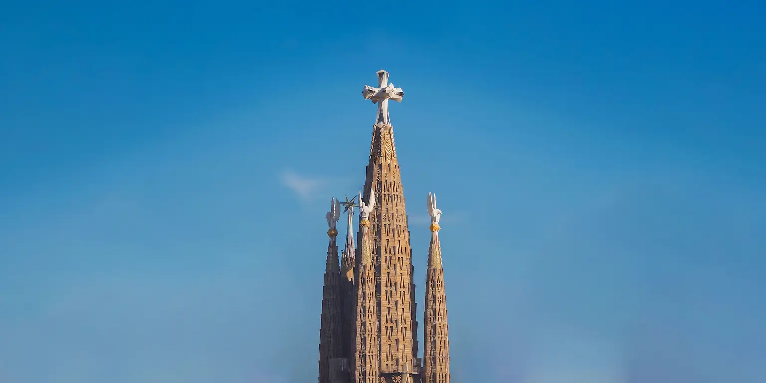 
The Sagrada Familia’s six central towers have been realized with the support of advanced Henkel adhesives.
