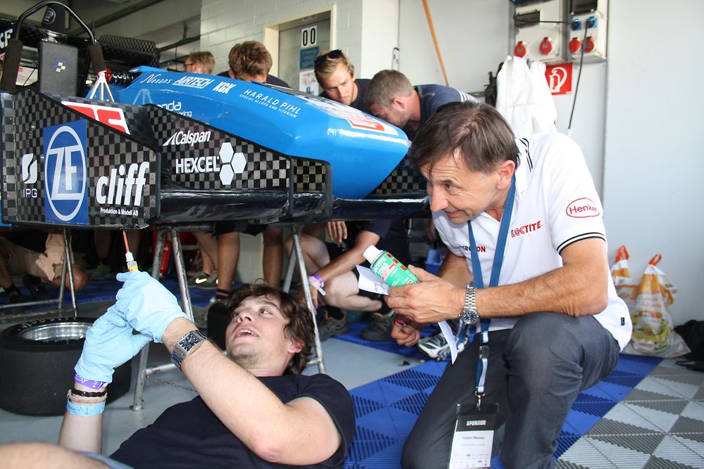 Henkel also provided each of the teams with a kind of first-aid kit containing a range of advanced maintenance and repair products under the Loctite and Teroson brands as part of their pit equipment.