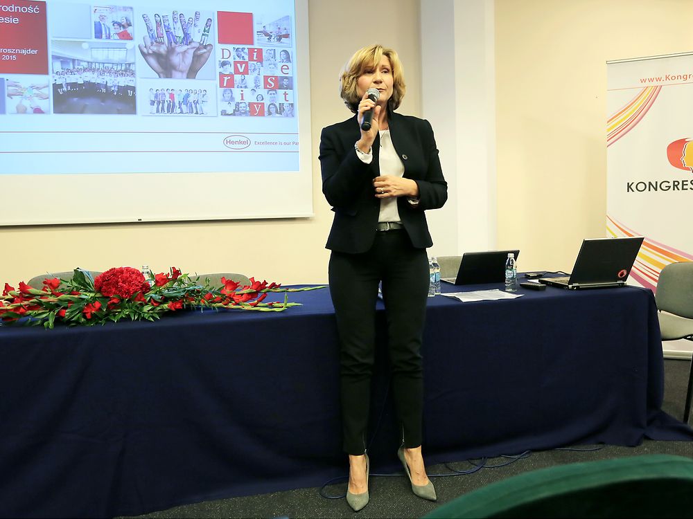 Dorota Strosznajder, pełnomocnik zarządu ds. odpowiedzialności społecznej w Henkel Polska, opowiada podczas VII Kongresu Kobiet o doświadczeniach firmy w zakresie wspierania i realizacji idei różnorodności 