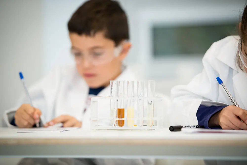 probówki w laboratorium