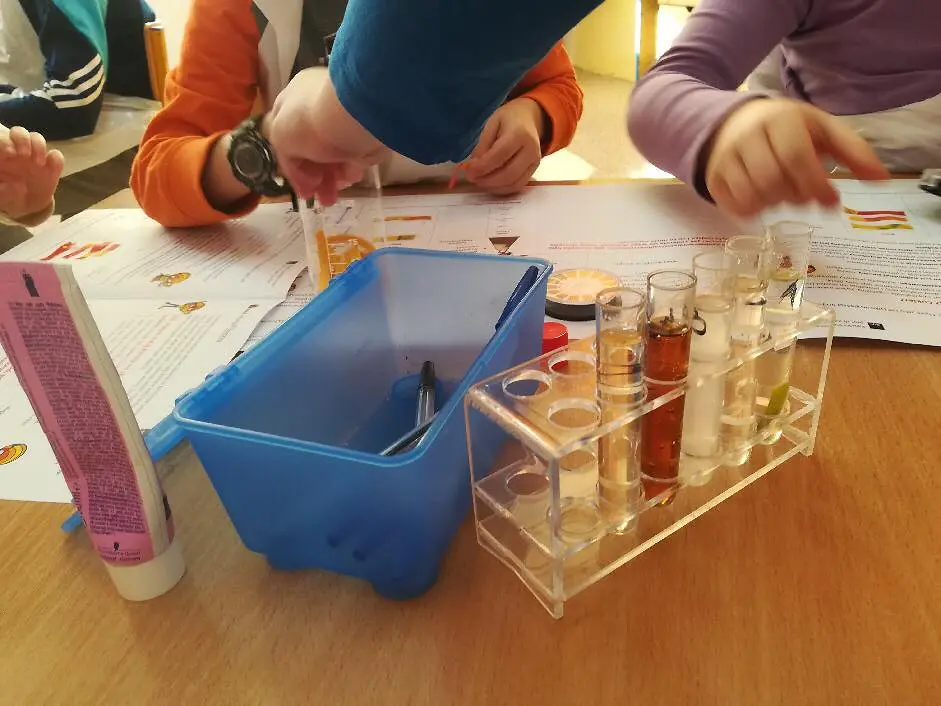 Program „Świat Młodych Badaczy” ponownie zawitał do szkół podstawowych w Dzierżoniowie